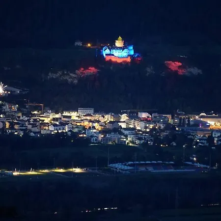 Herzli-chalet Ueber Dem Rheintal Mit Schlossblick *