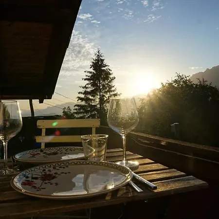 Herzli-chalet Ueber Dem Rheintal Mit Schlossblick Werdenberg