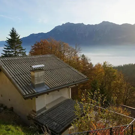 Herzli-chalet Ueber Dem Rheintal Mit Schlossblick Werdenberg