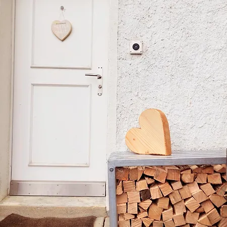 Herzli-chalet Ueber Dem Rheintal Mit Schlossblick Werdenberg