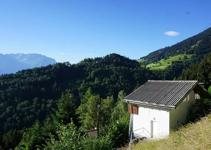 Herzli-chalet Ueber Dem Rheintal Mit Schlossblick Werdenberg