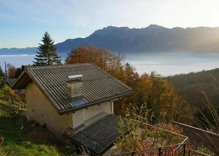 Herzli-chalet Ueber Dem Rheintal Mit Schlossblick Werdenberg