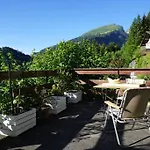 Herzli-chalet Ueber Dem Rheintal Mit Schlossblick Werdenberg