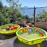 シャレー Herzli-chalet Ueber Dem Rheintal Mit Schlossblick