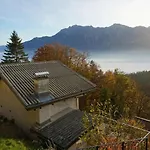 Herzli-chalet Ueber Dem Rheintal Mit Schlossblick Werdenberg