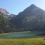 Herzli-chalet Ueber Dem Rheintal Mit Schlossblick * Werdenberg