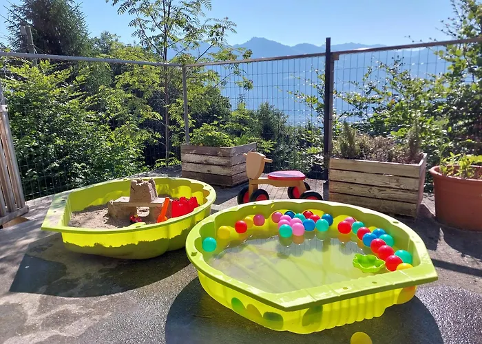 Chalet Herzli-chalet Ueber Dem Rheintal Mit Schlossblick