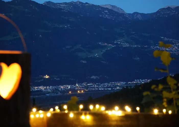 Chalet Herzli-chalet Ueber Dem Rheintal Mit Schlossblick