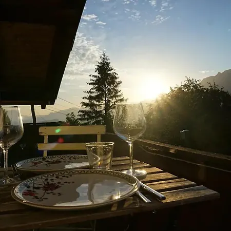 Chalet Herzli-chalet Ueber Dem Rheintal Mit Schlossblick Werdenberg
